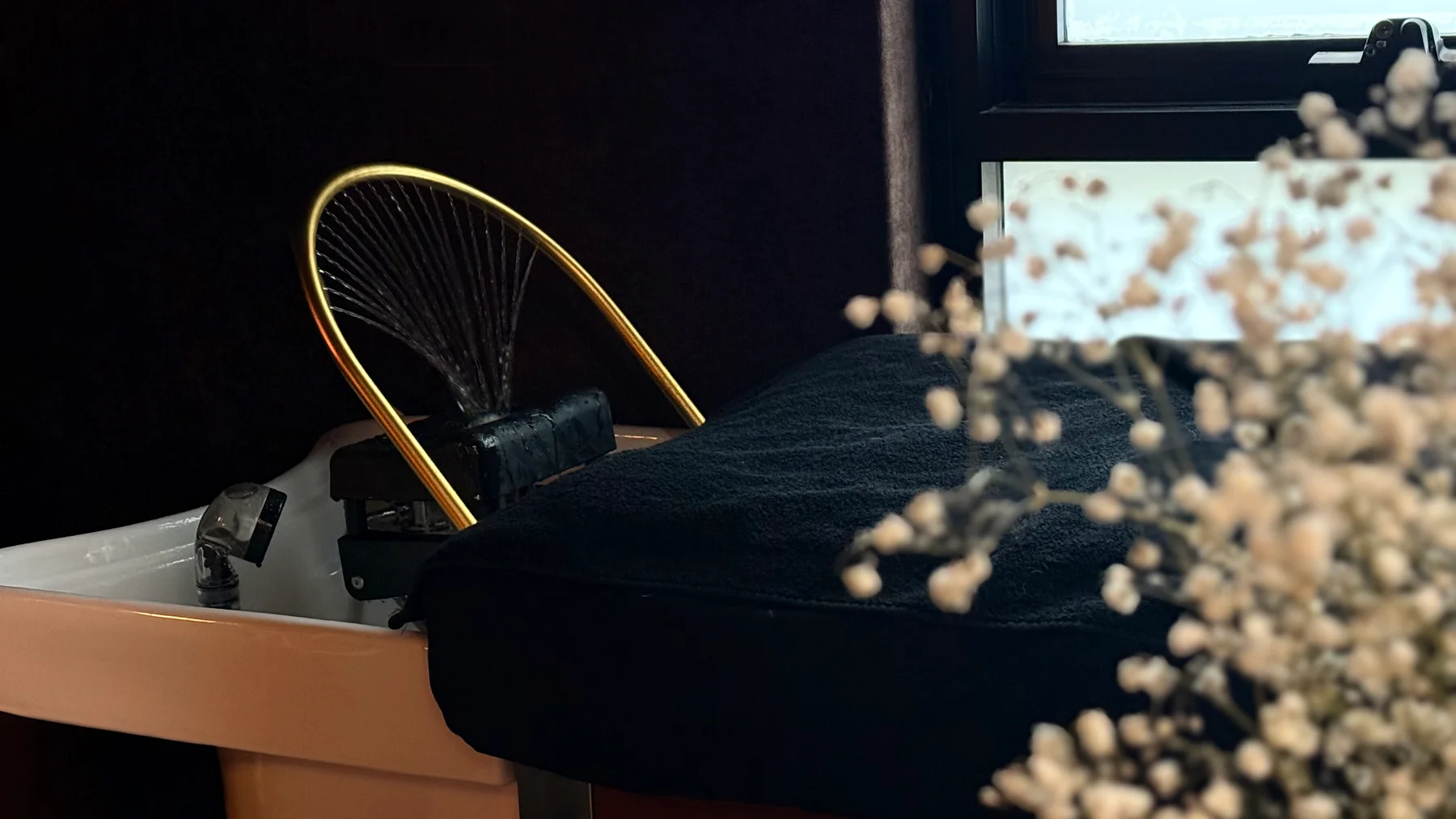 A treatment chair in the private h.AIRLAB Head Spa room